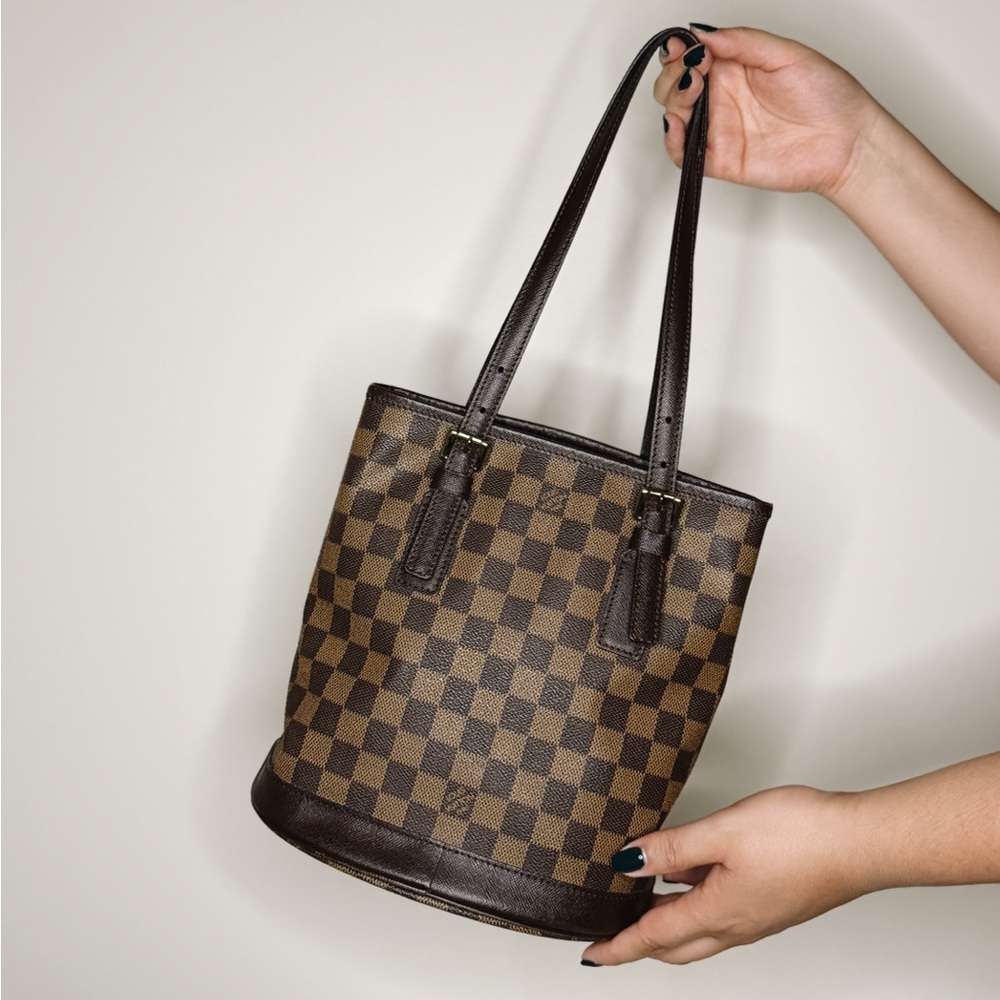 Authentic Louis Vuitton Marais Bucket in Damier Ebene